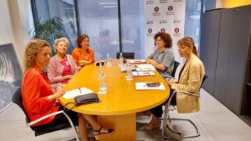 Reunió a la Diputació de Barcelona – Segells a favor de la Igualtat